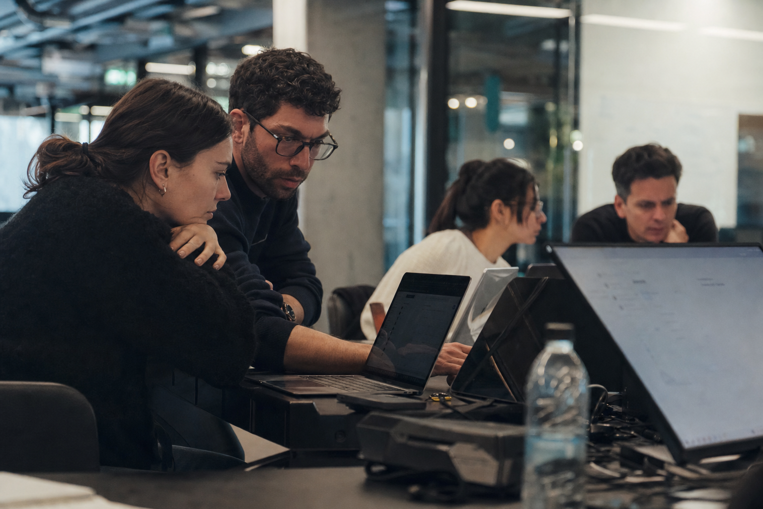 Riesgos Operativos: IA Personalizada vs Insights de Consultoría