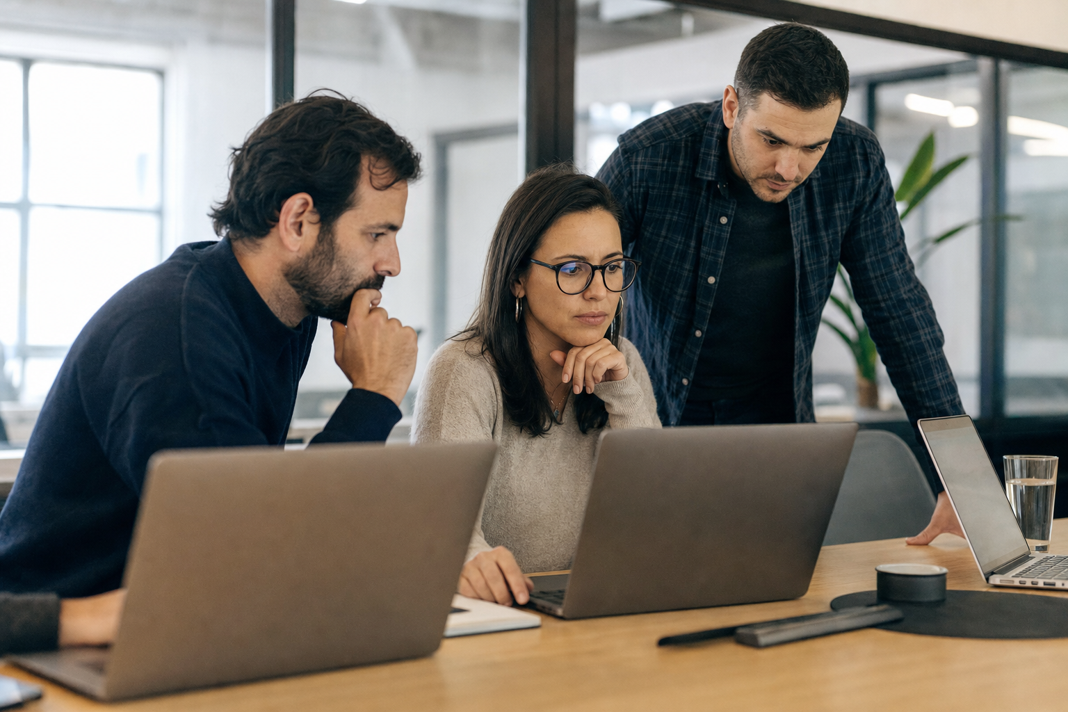 ¿Qué es la evaluación de modelos de IA para empresas medianas?
